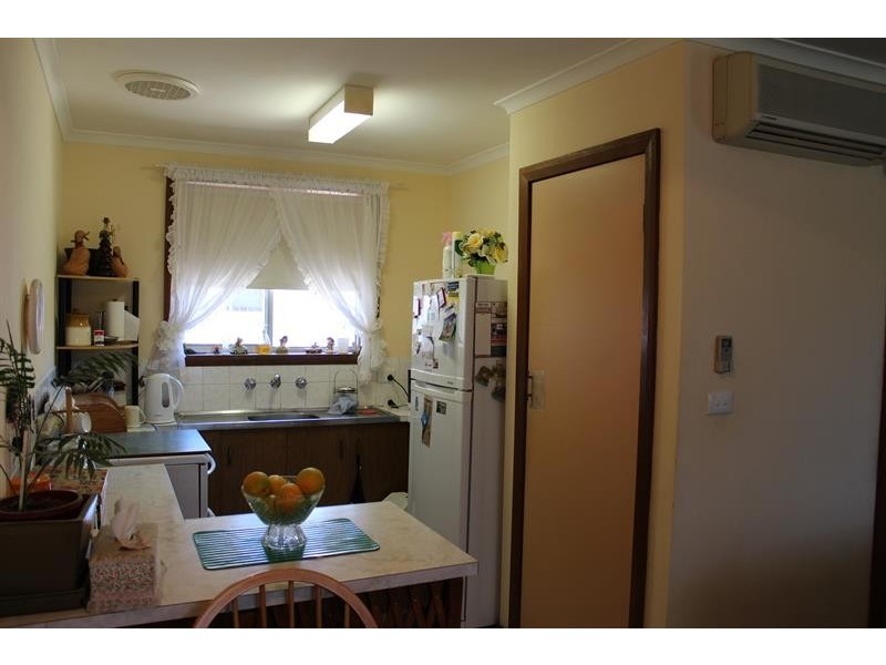 2/565 Grayfern  Ct, Lavington NSW 2641