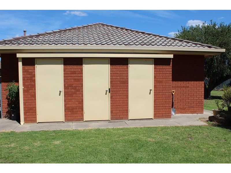 2/565 Grayfern  Ct, Lavington NSW 2641