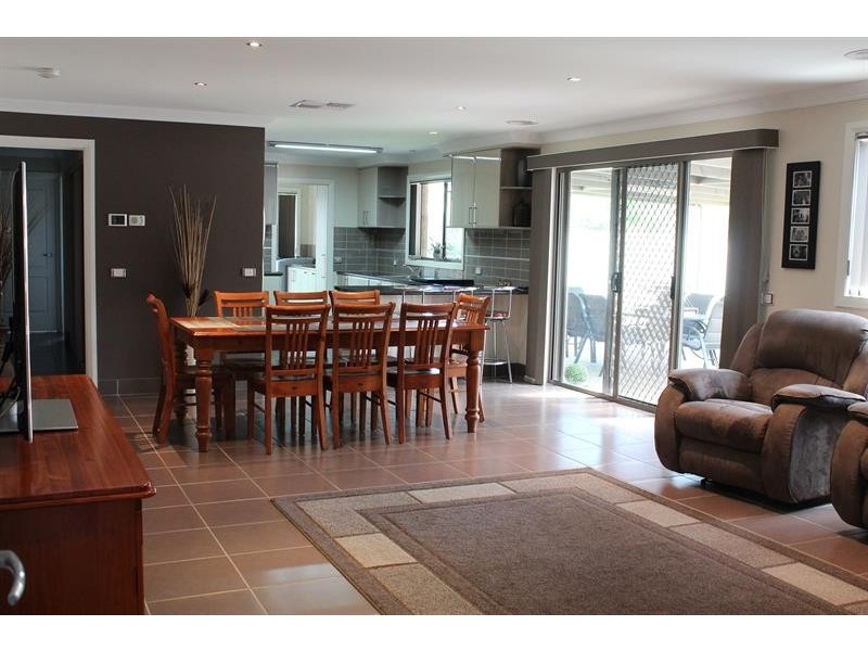 12 Winnell Ct, Thurgoona NSW 2640