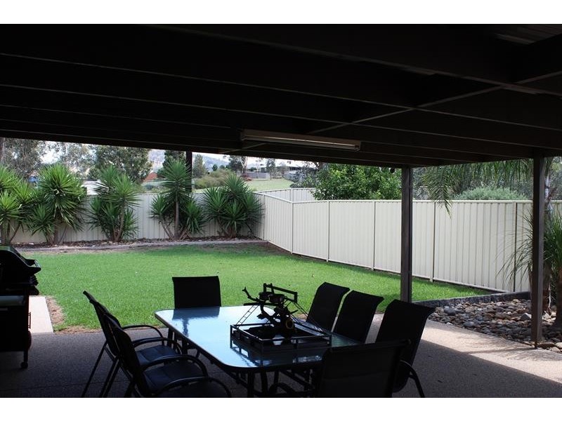 12 Winnell Ct, Thurgoona NSW 2640