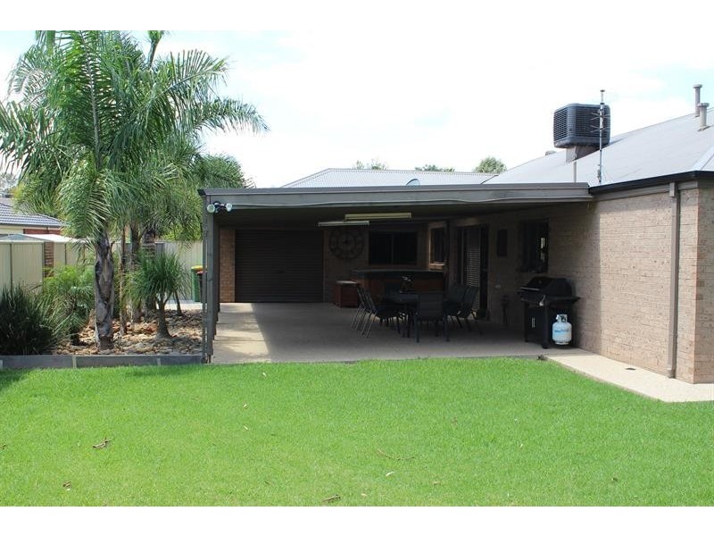 12 Winnell Ct, Thurgoona NSW 2640