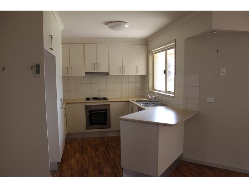 15 Kurrajong Cres, West Albury NSW 2640