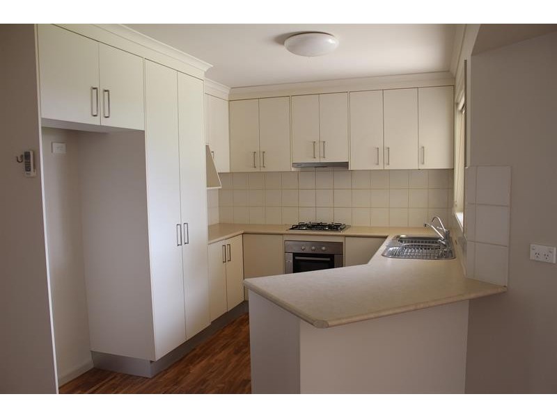 15 Kurrajong Cres, West Albury NSW 2640