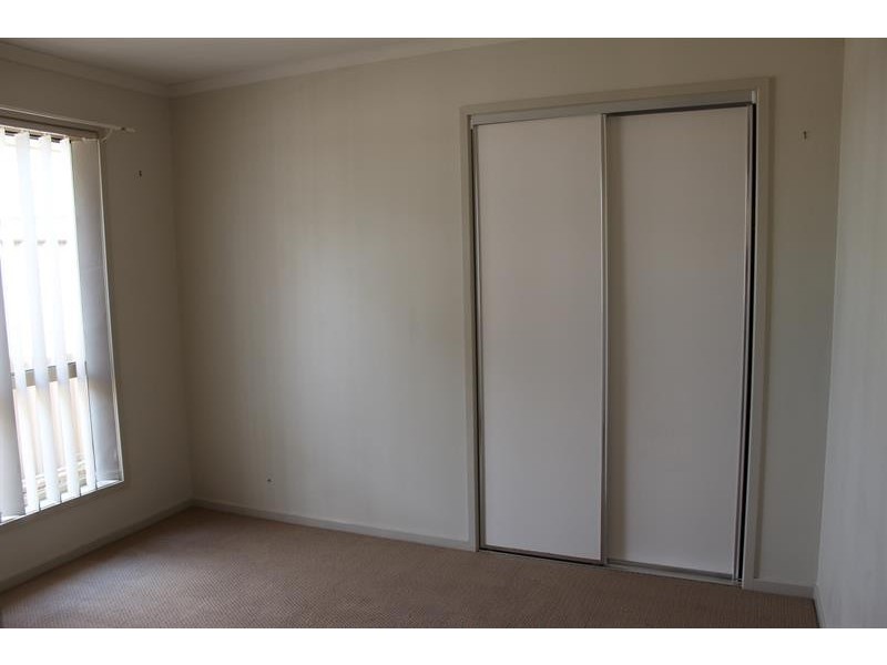 15 Kurrajong Cres, West Albury NSW 2640