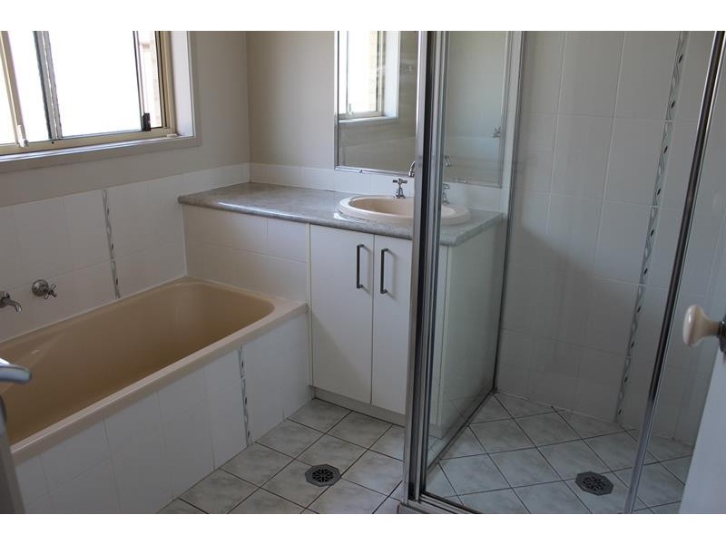 15 Kurrajong Cres, West Albury NSW 2640