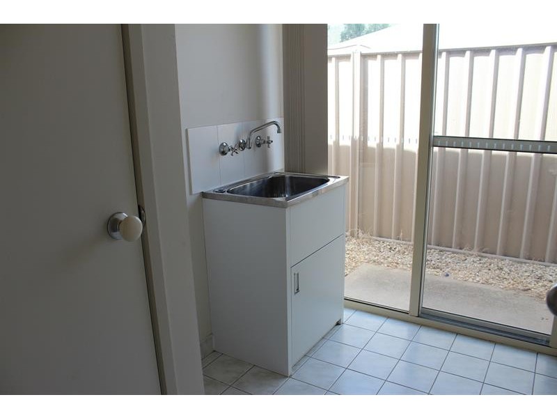 15 Kurrajong Cres, West Albury NSW 2640