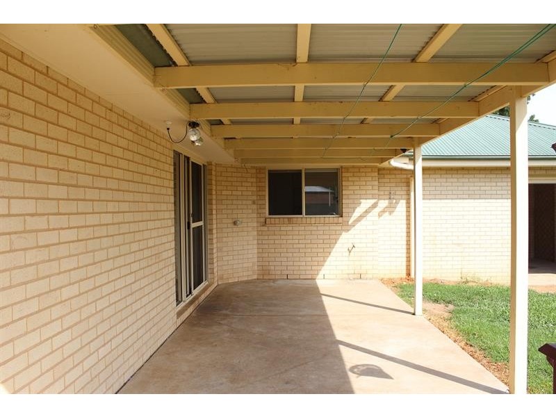 15 Kurrajong Cres, West Albury NSW 2640