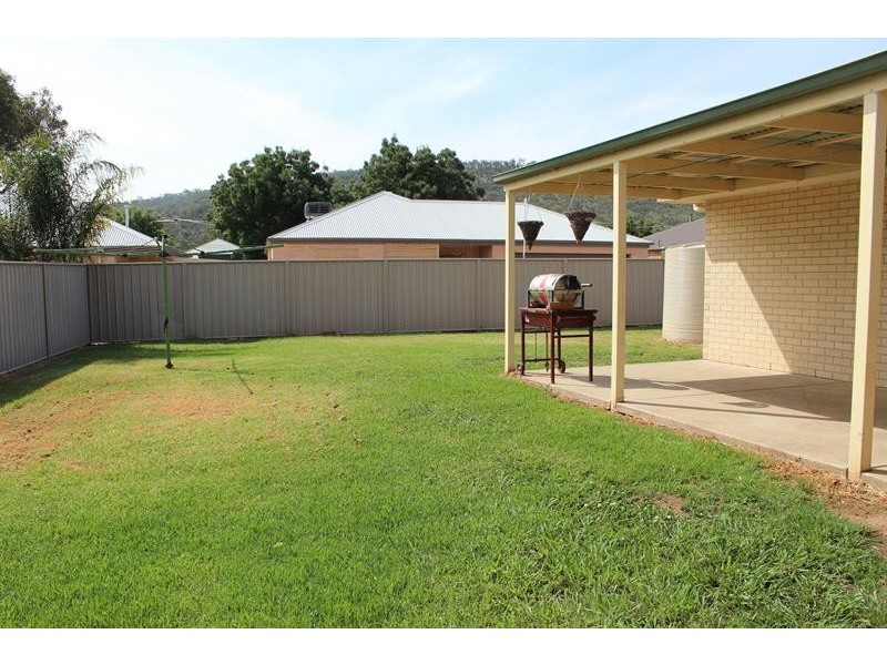 15 Kurrajong Cres, West Albury NSW 2640