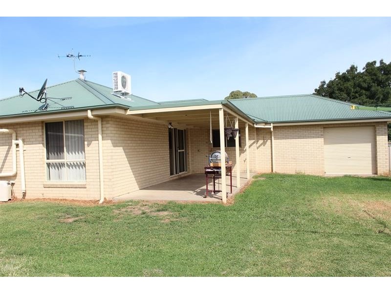 15 Kurrajong Cres, West Albury NSW 2640