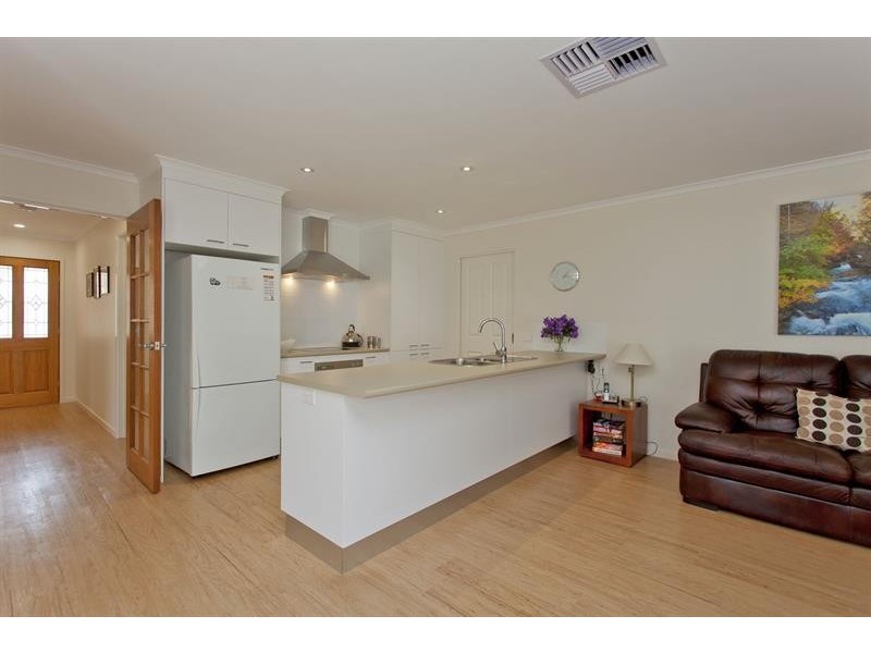 2/479 McKenzie St, Lavington NSW 2641