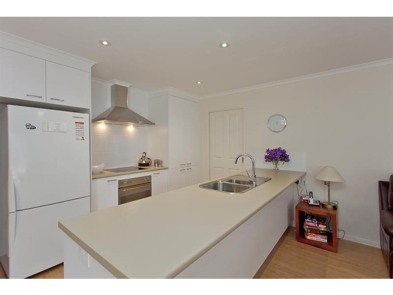 2/479 McKenzie St, Lavington NSW 2641