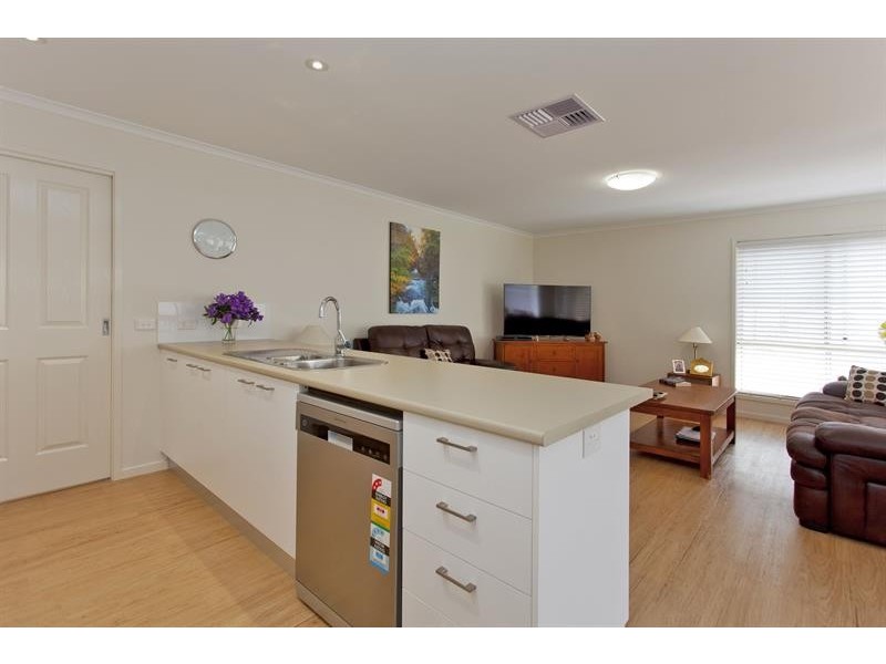 2/479 McKenzie St, Lavington NSW 2641