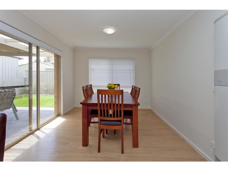 2/479 McKenzie St, Lavington NSW 2641
