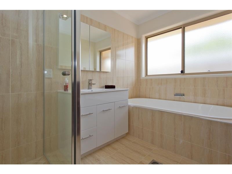 2/479 McKenzie St, Lavington NSW 2641