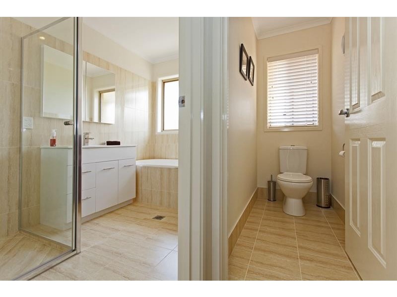 2/479 McKenzie St, Lavington NSW 2641