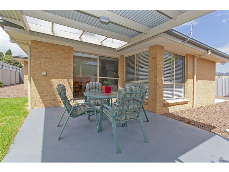 2/479 McKenzie St, Lavington NSW 2641
