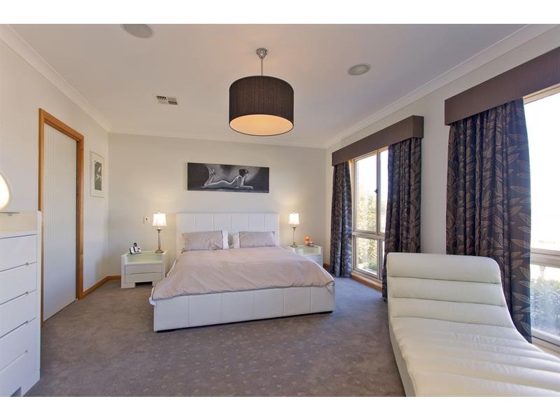 57 Fairway Gardens Rd, Thurgoona NSW 2640
