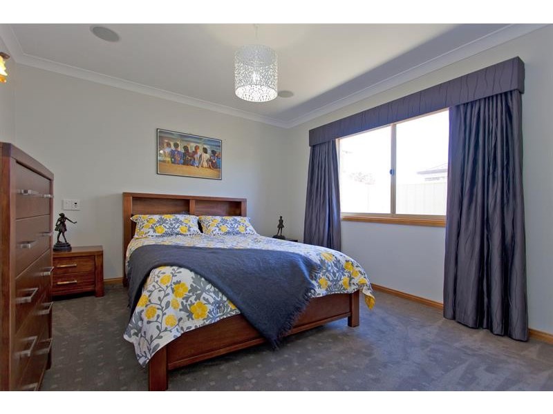 57 Fairway Gardens Rd, Thurgoona NSW 2640