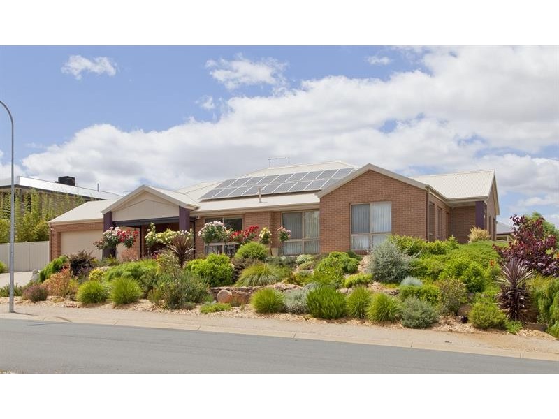 57 Fairway Gardens Rd, Thurgoona NSW 2640