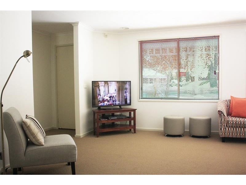 2/107 Southernview  Dr, West Albury NSW 2640