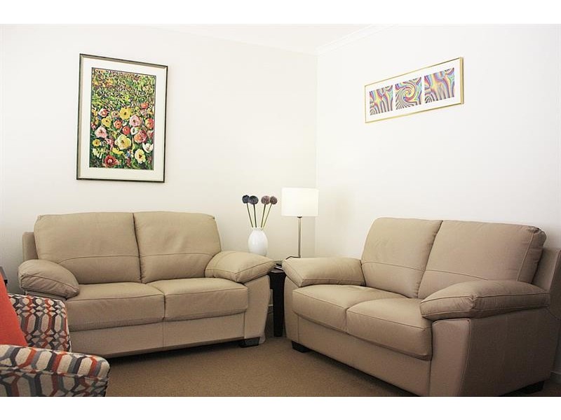 2/107 Southernview  Dr, West Albury NSW 2640