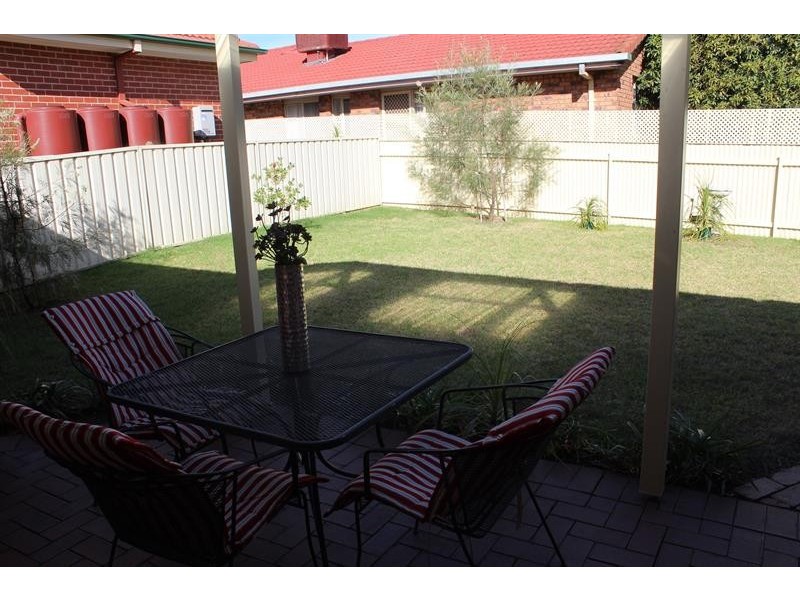 2/107 Southernview  Dr, West Albury NSW 2640