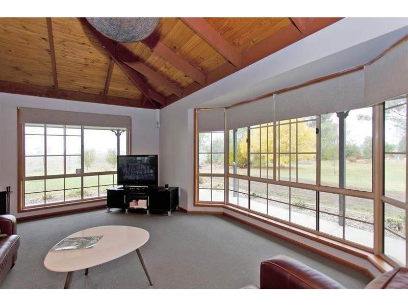 4452 Riverina Hwy, Howlong NSW 2643