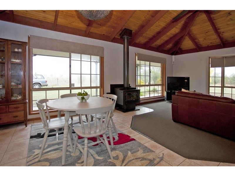 4452 Riverina Hwy, Howlong NSW 2643