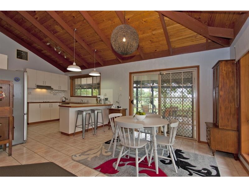 4452 Riverina Hwy, Howlong NSW 2643