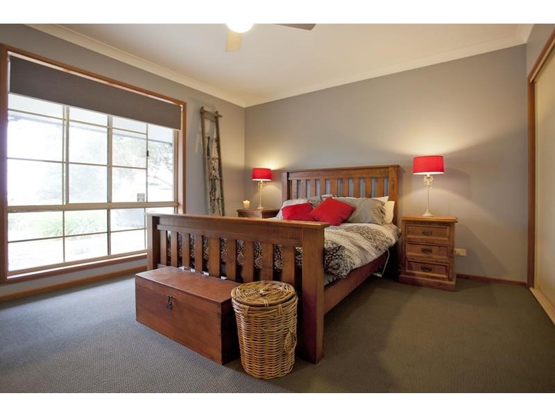 4452 Riverina Hwy, Howlong NSW 2643