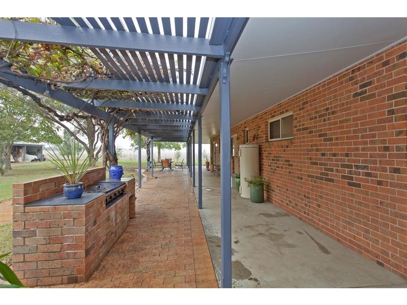 4452 Riverina Hwy, Howlong NSW 2643