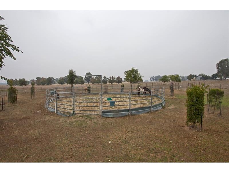 4452 Riverina Hwy, Howlong NSW 2643