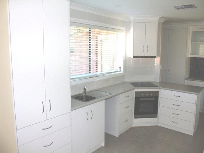 74 James Cook Ave, Howlong NSW 2643