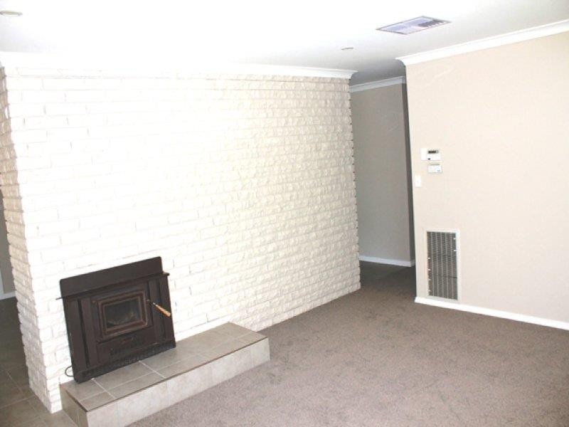 74 James Cook Ave, Howlong NSW 2643