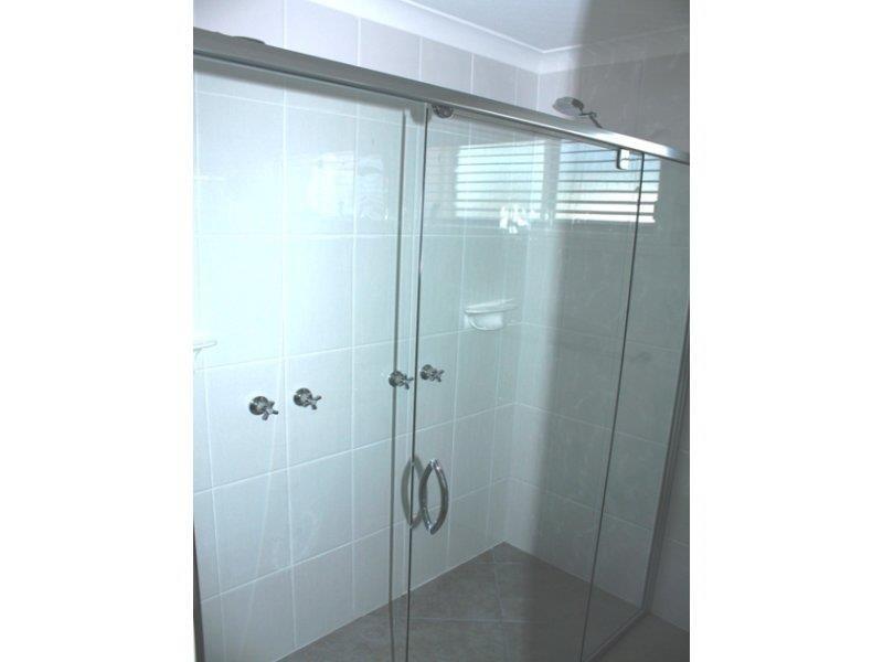 74 James Cook Ave, Howlong NSW 2643