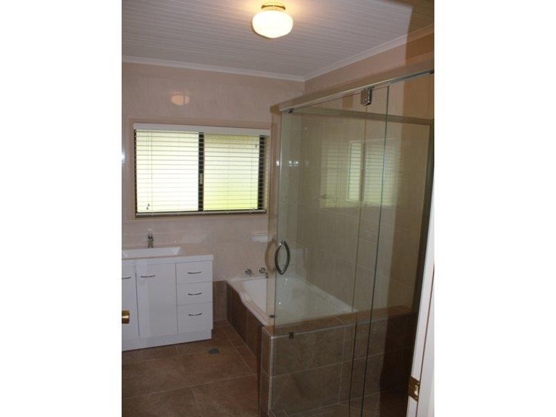 162 Hoddle St, Howlong NSW 2643