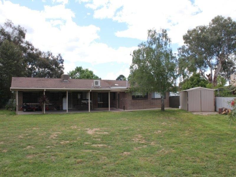 162 Hoddle St, Howlong NSW 2643