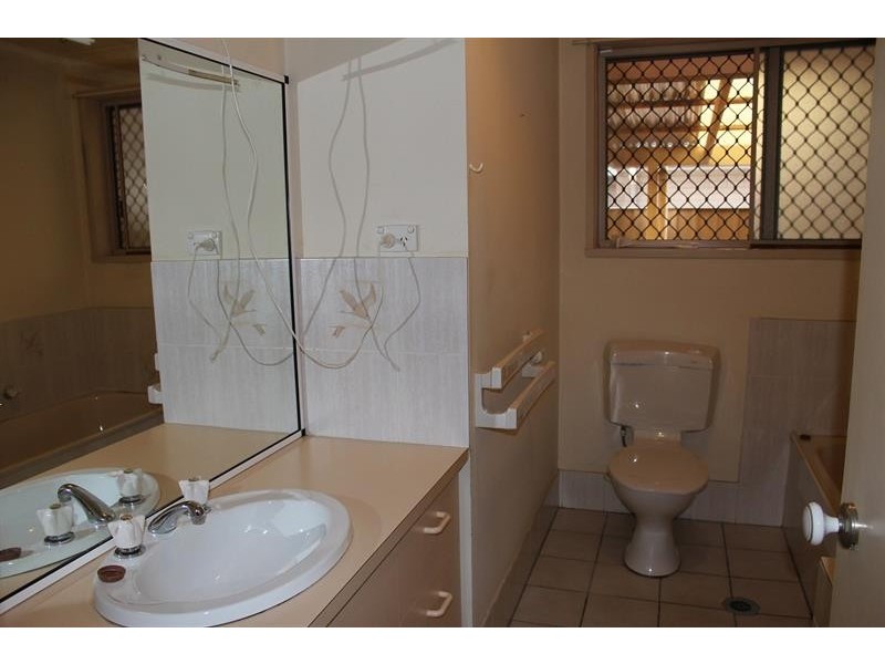 2/130 Borella Rd, East Albury NSW 2640