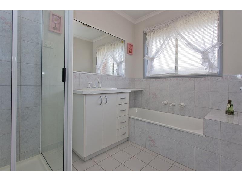 60 Maryville Way, Thurgoona NSW 2640