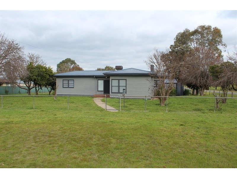 2 Hawkins St, Howlong NSW 2643