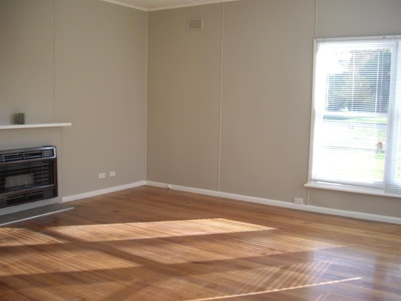 2 Hawkins St, Howlong NSW 2643