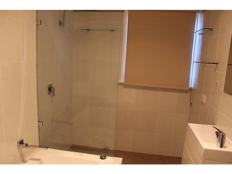 2 Hawkins St, Howlong NSW 2643