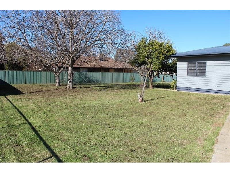 2 Hawkins St, Howlong NSW 2643