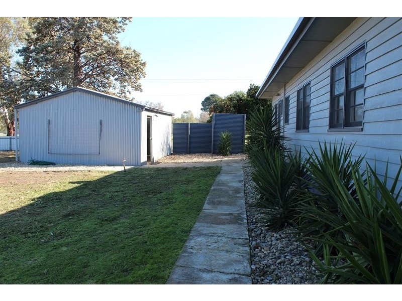 2 Hawkins St, Howlong NSW 2643