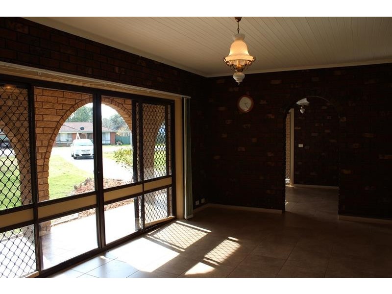 162 Hoddle St, Howlong NSW 2643