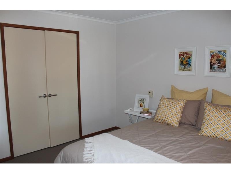 1/379 Parnall St, Lavington NSW 2641
