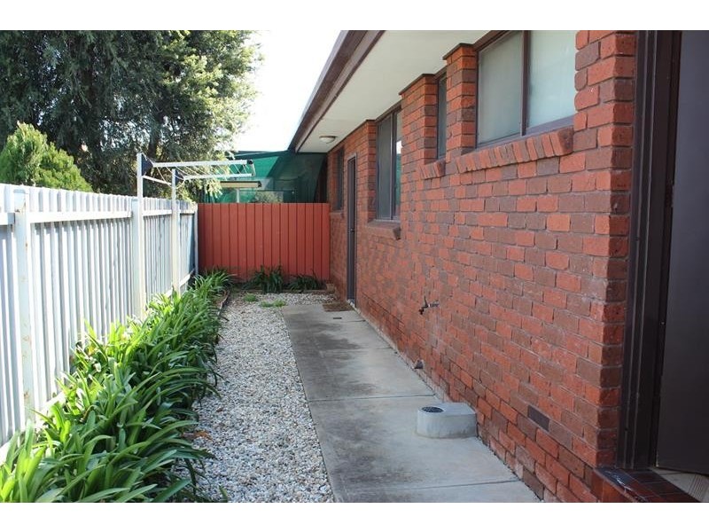 1/379 Parnall St, Lavington NSW 2641