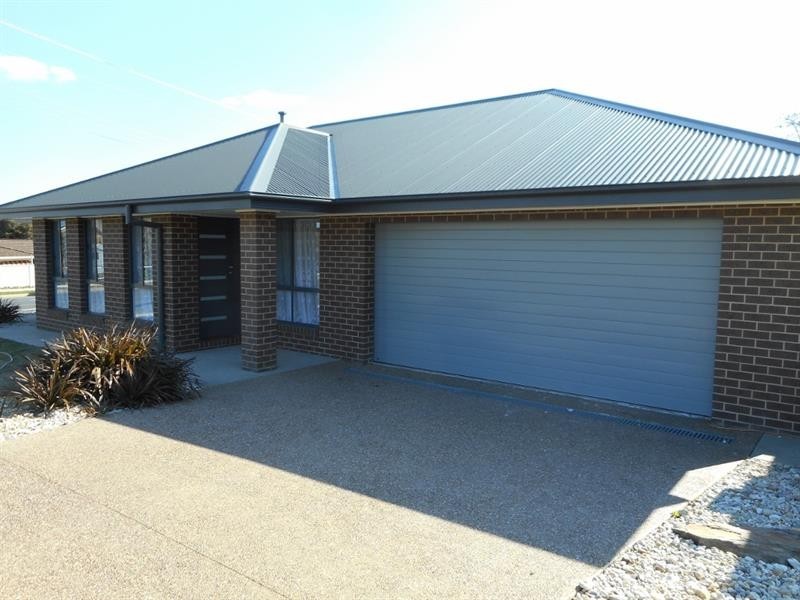 1/298 Kaitlers Rd, Lavington NSW 2641