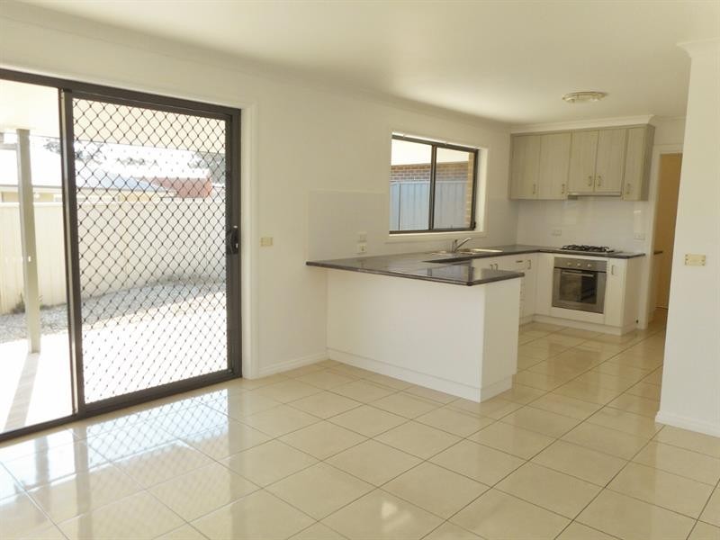 1/298 Kaitlers Rd, Lavington NSW 2641