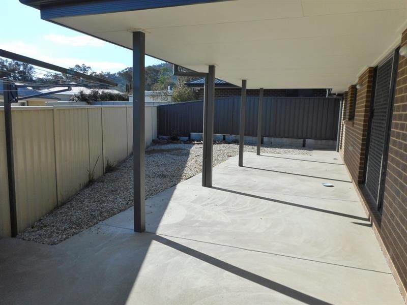 1/298 Kaitlers Rd, Lavington NSW 2641